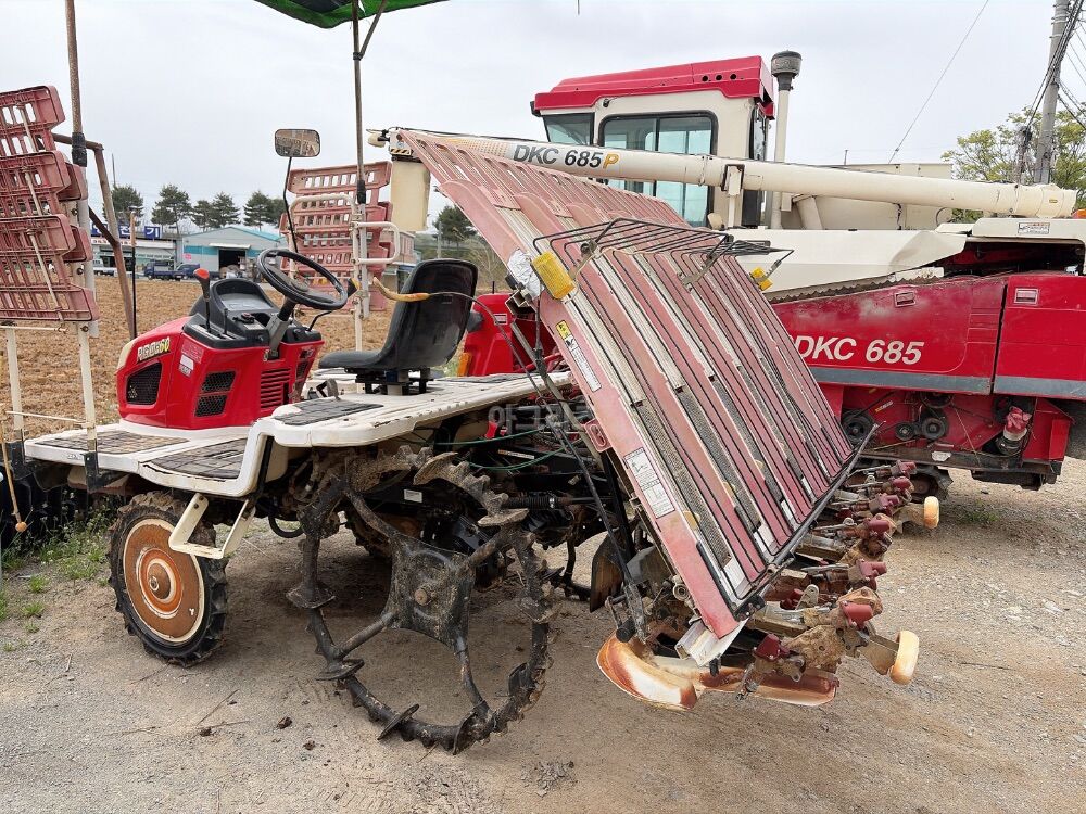 국제 이앙기 RGO-60 (6조식) 뒤우측면