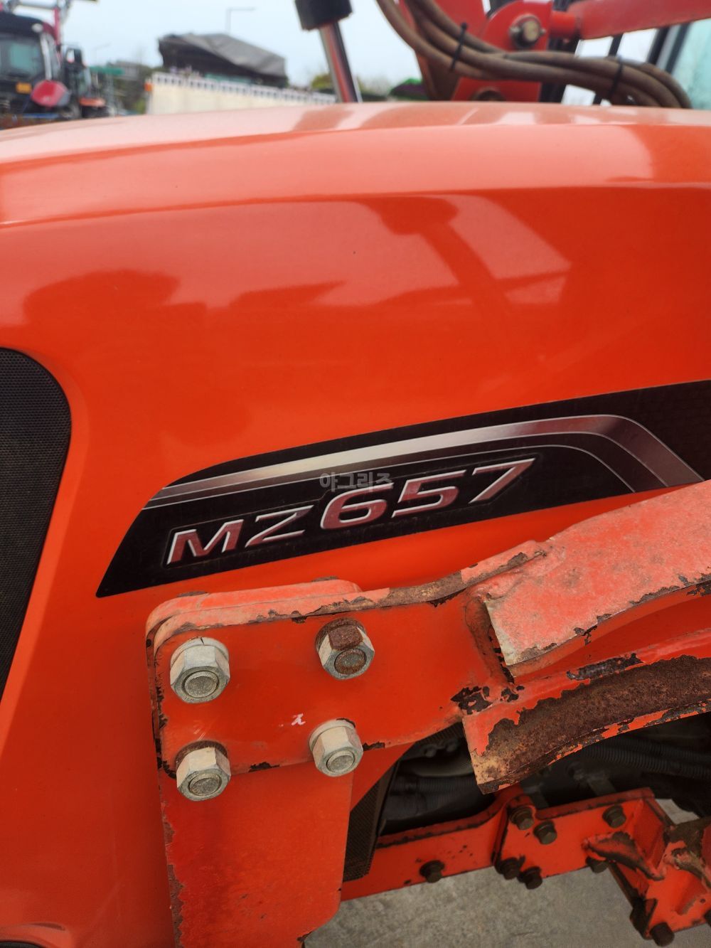 Kubota Tractor MZ657 (70hp) 뒤우측면