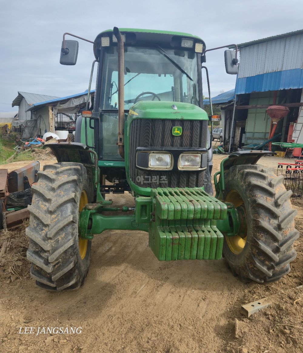JohnDeere Tractor 6120 (80hp) 뒤우측면