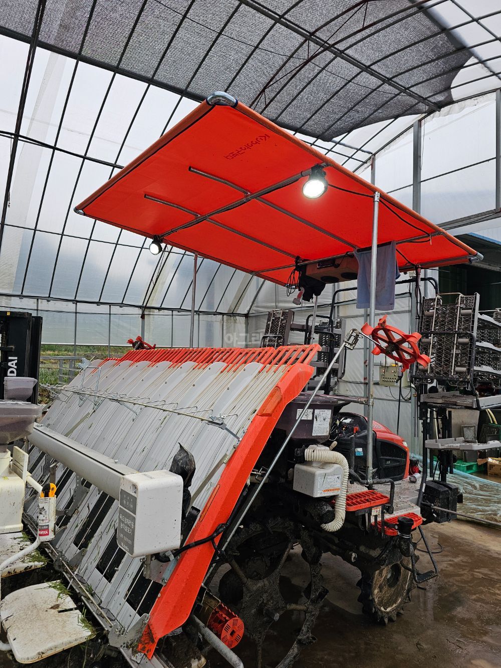 Kubota Rice transplanter KNW8SFS-GS (8Rows) 뒤우측면