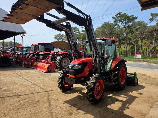 Kubota Tractor M7060 (72hp) 앞좌측면