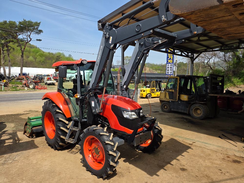 Kubota Tractor M7060 (72hp) 뒤우측면