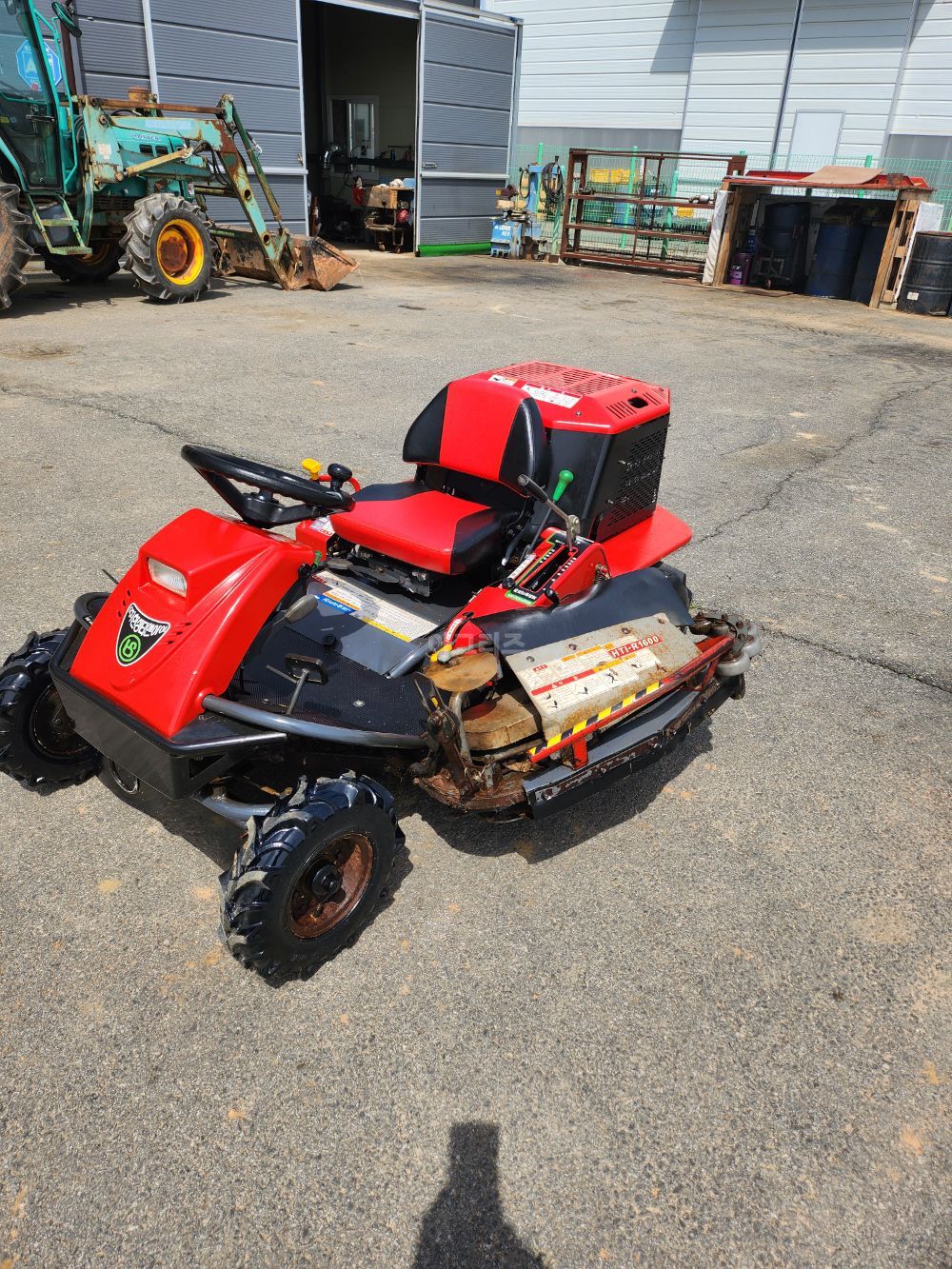 한성티앤아이  SS기 한성 승용제초기 뒤우측면