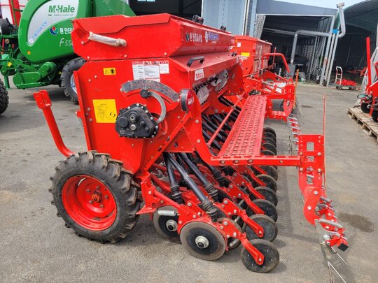  목초파종기(줄파종기) ANATOLIA 25 앞좌측면