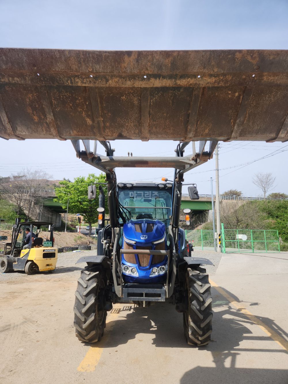 TYM Tractor TJW1233 (122hp) 뒤우측면