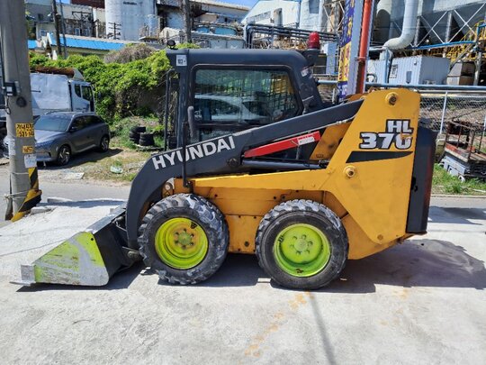 Hyundai Skid steer loader HL370  앞좌측면