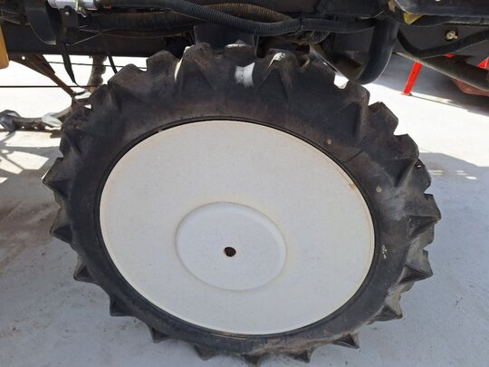 Daedong Rice transplanter ERP60 () 앞좌측면