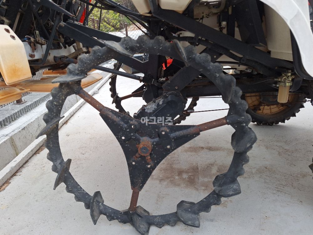 Daedong Rice transplanter ERP60 () 뒤우측면