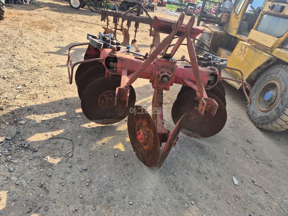  원판쟁기 웅진6련  뒤우측면