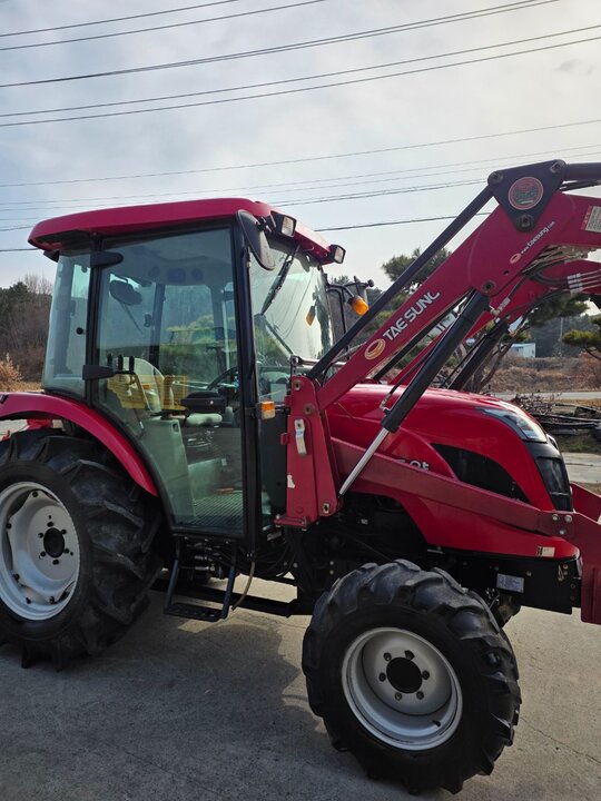 TYM 트랙터 TM50 (47마력) 앞좌측면