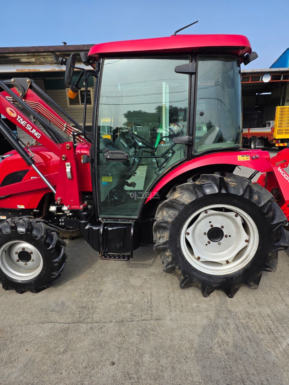 TYM 트랙터 TM50 (47마력) 뒤우측면