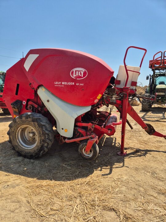 웰거 원형베일러 RP245 앞좌측면