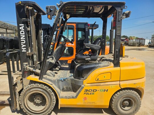 Hyundai Forklift 30D-9H (3.0톤) 앞좌측면