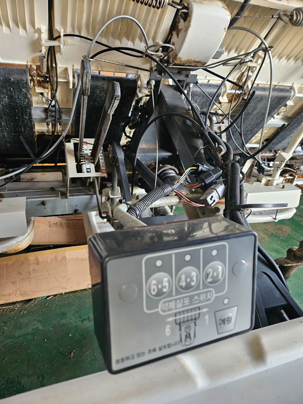 Kubota Rice transplanter 69D살충제살포기 (6Rows) 뒤우측면