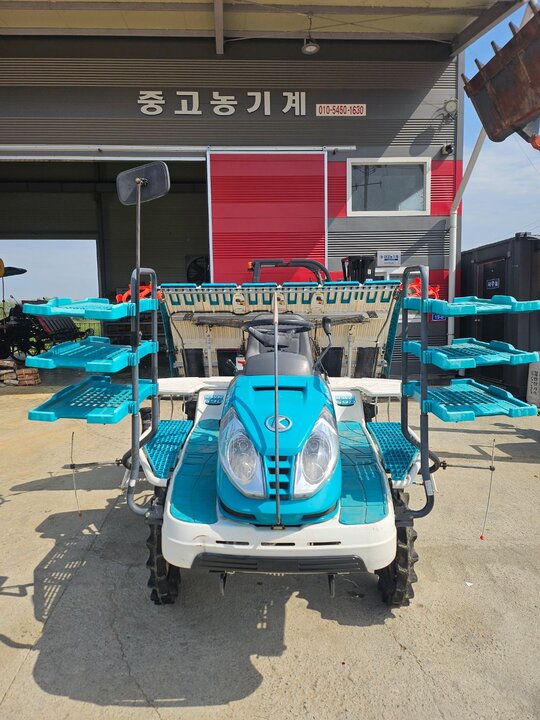 구보다 이앙기 KWP69D (6조식) 앞좌측면