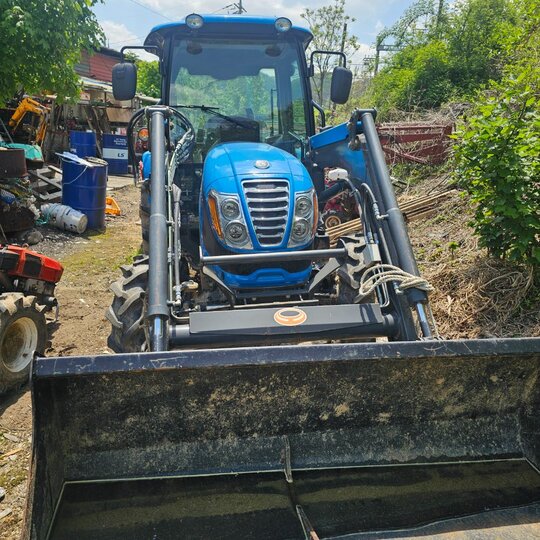 LS 트랙터 XR4155 (55.7마력) 앞좌측면