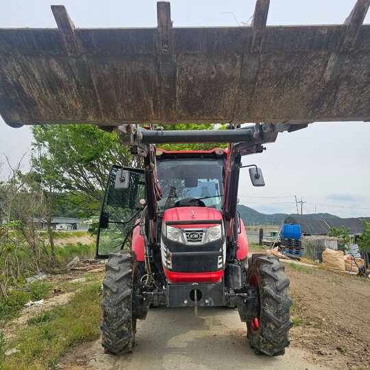 TYM 트랙터 LUXEN700 (70마력) 앞좌측면