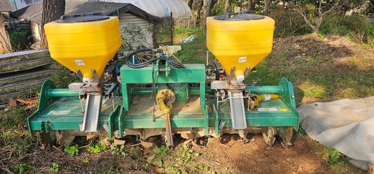 위캔 콩파종기 MGW2600 앞좌측면