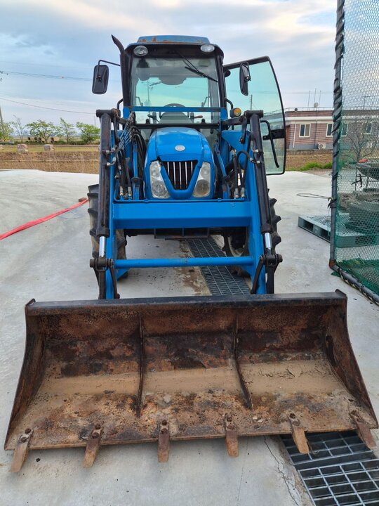 LS Tractor U55 (55hp) 앞좌측면