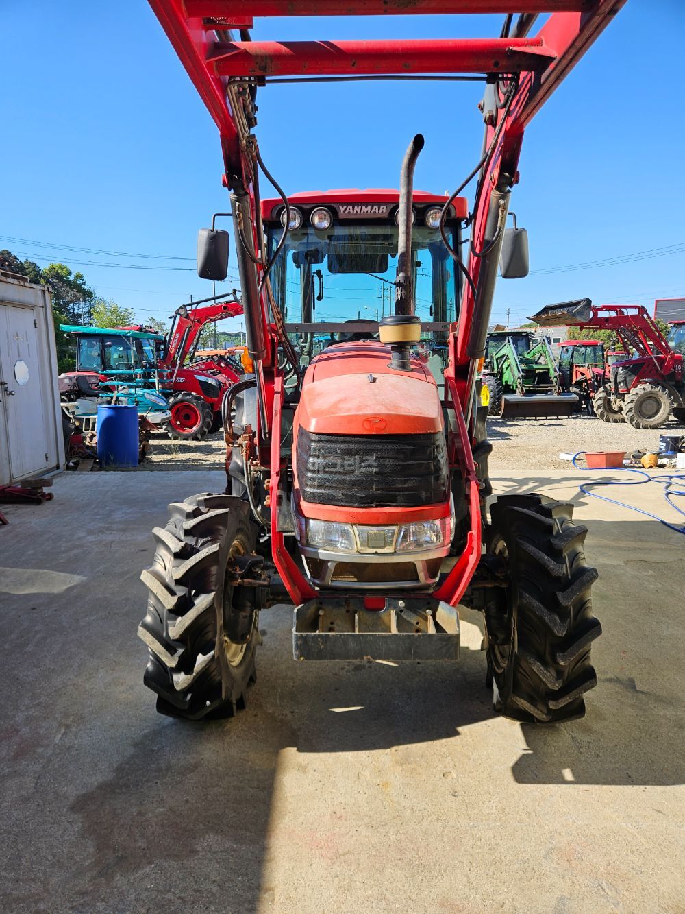 얀마 트랙터 EG782 (82마력) 뒤우측면