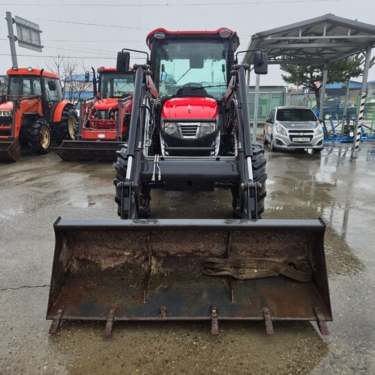 국제 트랙터 LUXEN700 (70마력) 앞좌측면