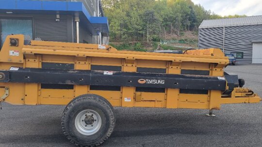 태성공업 퇴비살포기 태성 4.5ton 앞좌측면