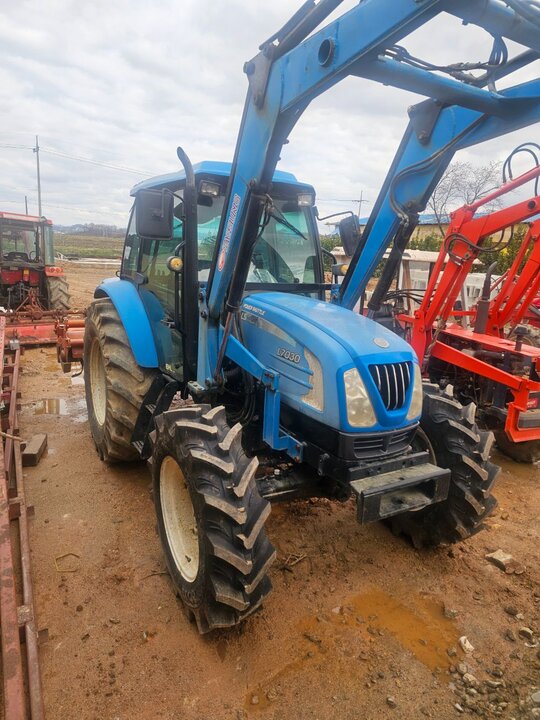LS 트랙터 L7030 (85마력) 앞좌측면