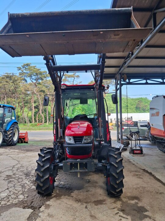 국제 트랙터 LUXEN560 (56마력) 앞좌측면