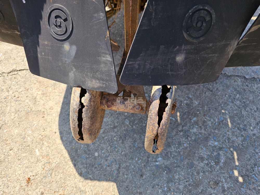  KMC 750 Kj  뒤우측면