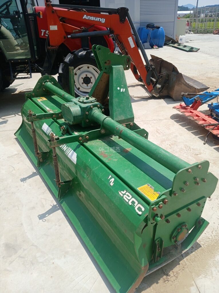  로타리 웅진220c (경폭220cm) 뒤우측면