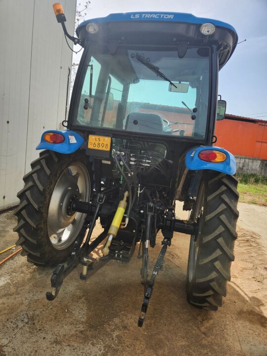 LS Tractor XU6168 (68.9hp) 앞좌측면