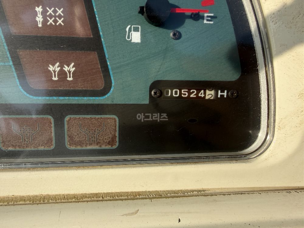 TYM 이앙기 PRO600 (6조식) 뒤우측면