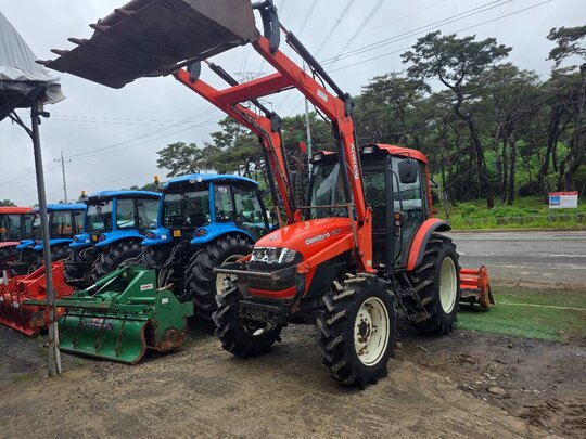 Daedong Tractor DX70 (70hp) 앞좌측면