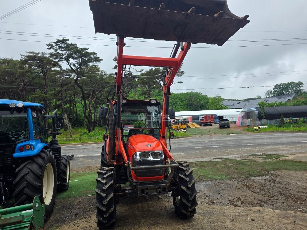 Daedong Tractor DX70 (70hp) 뒤우측면