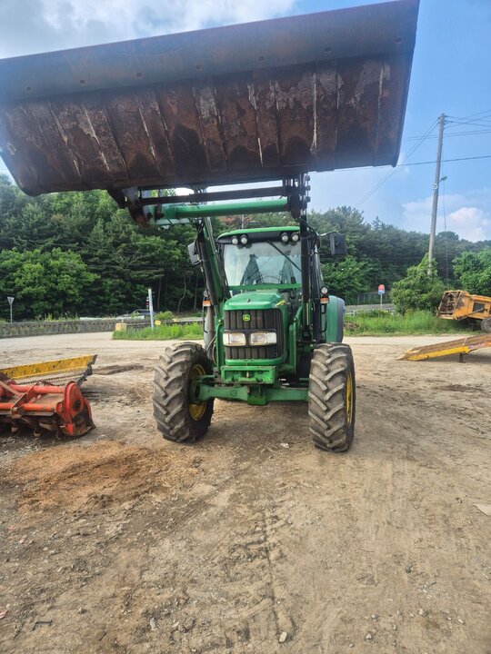 JohnDeere Tractor 6220 (90hp) 앞좌측면