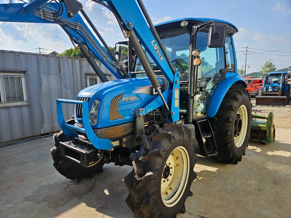 LS Tractor P7185 (88hp) 뒤우측면