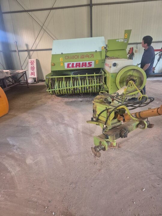 Shibaura Rectangle Baler MARKANT55  앞좌측면