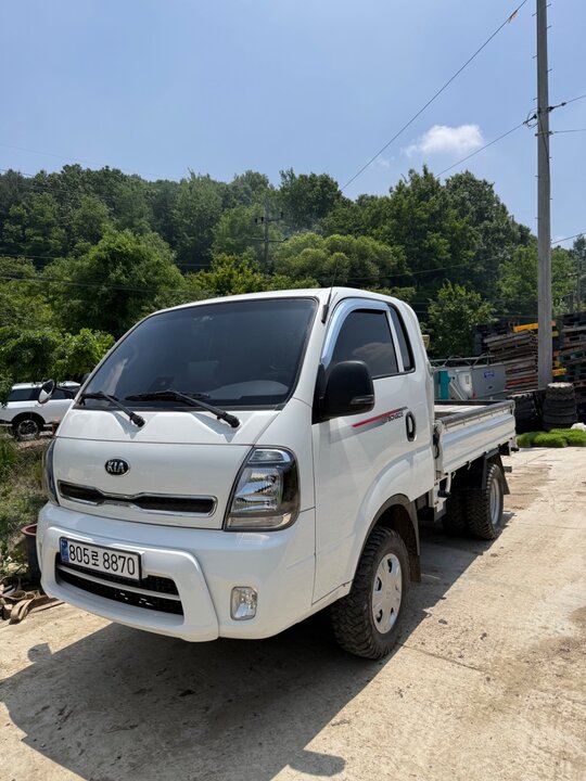 기아 더뉴봉고3 4륜 킹캡 4륜 복륜 앞좌측면