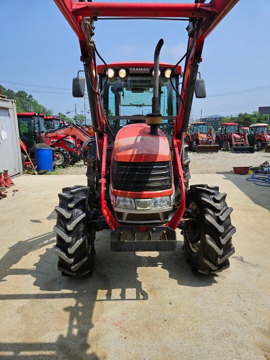 얀마 트랙터 EG782 (82마력) 앞좌측면