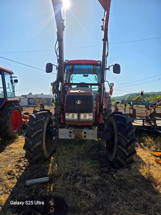구보다 트랙터 M125X (125마력) 앞좌측면