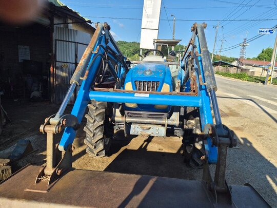 LS Tractor U47 (47hp) 앞좌측면