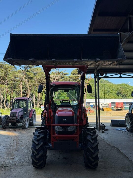 Kubota Tractor MZ757 (80hp) 앞좌측면