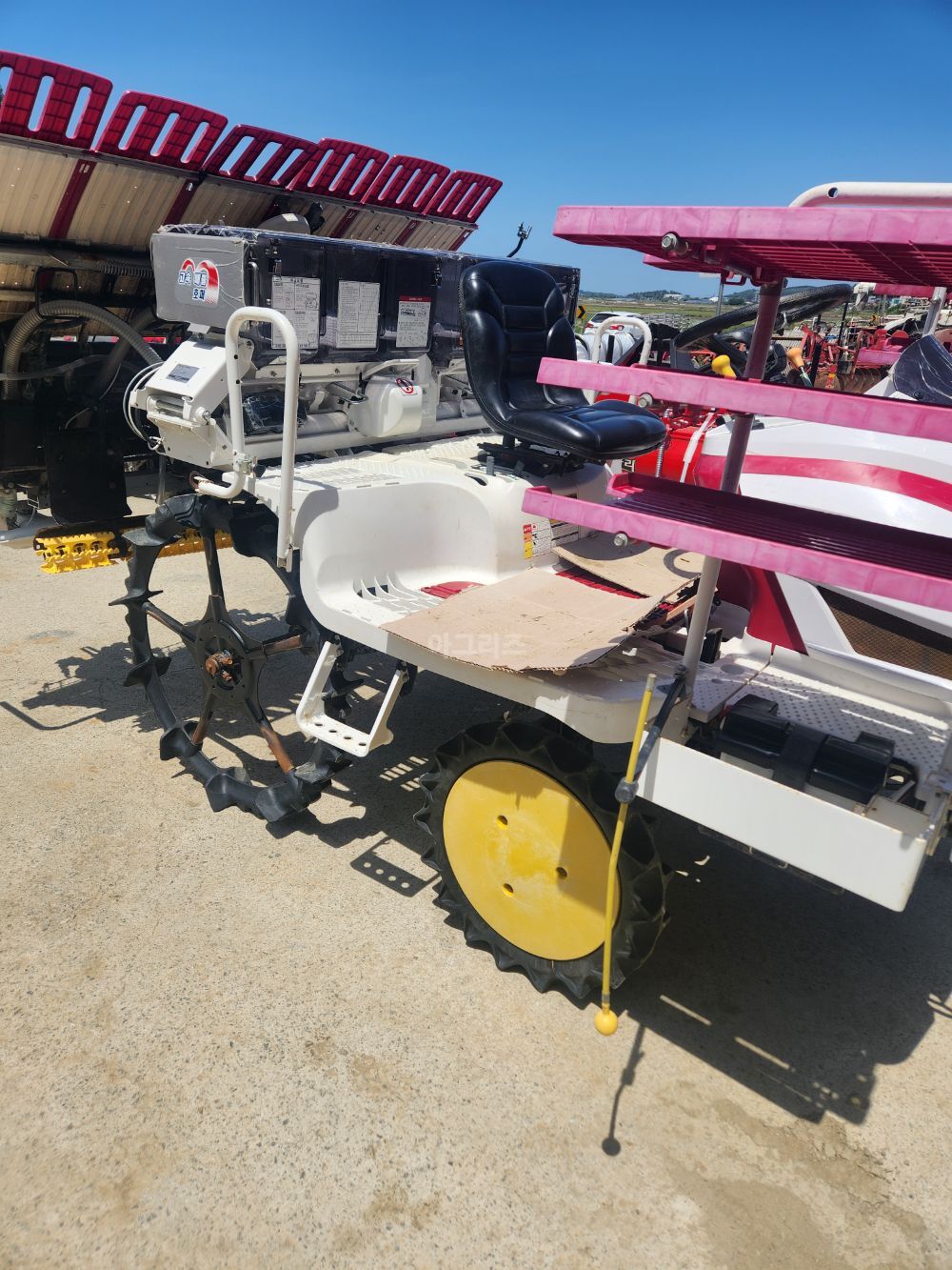 Yanmar Rice transplanter YR6D (6Rows) 뒤우측면