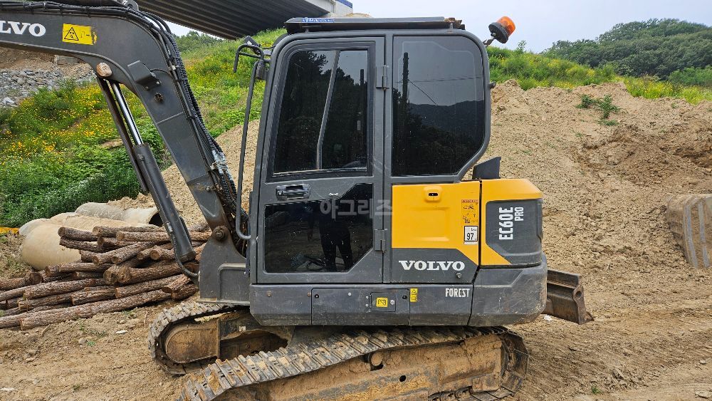  Excavator EC60E (6톤) 뒤우측면