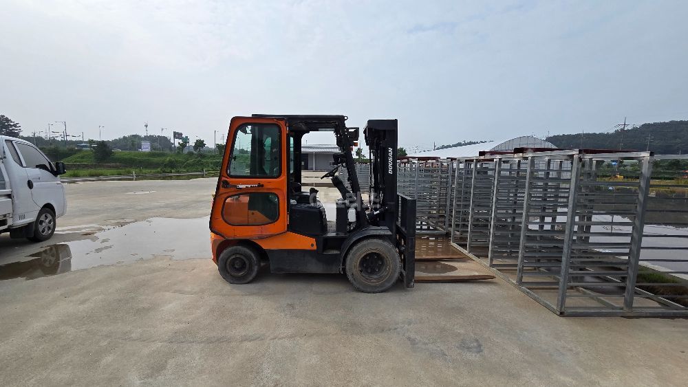  Forklift 두산3톤 (3톤) 뒤우측면