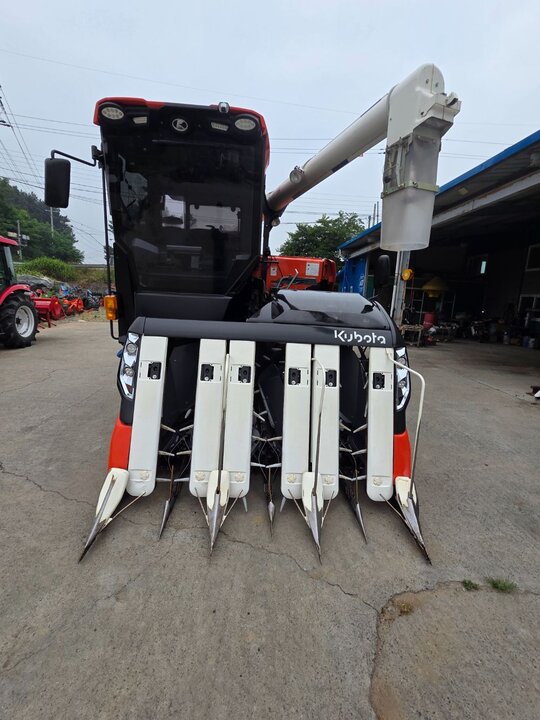 Kubota Combine Harvester ZR6130 (6Rows) 앞좌측면