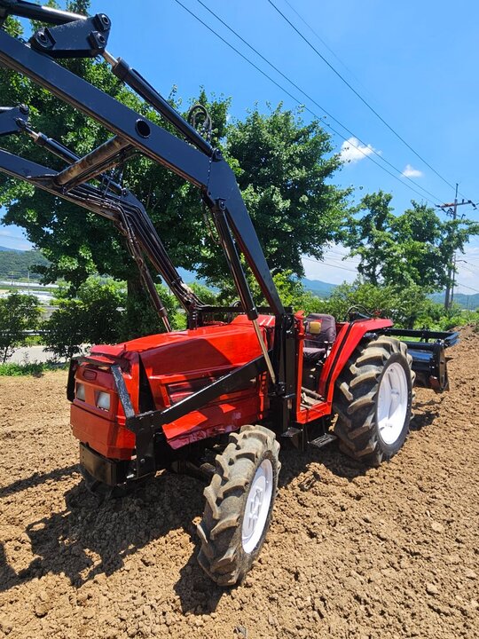 TYM 트랙터 TA4640 (46마력) 앞좌측면