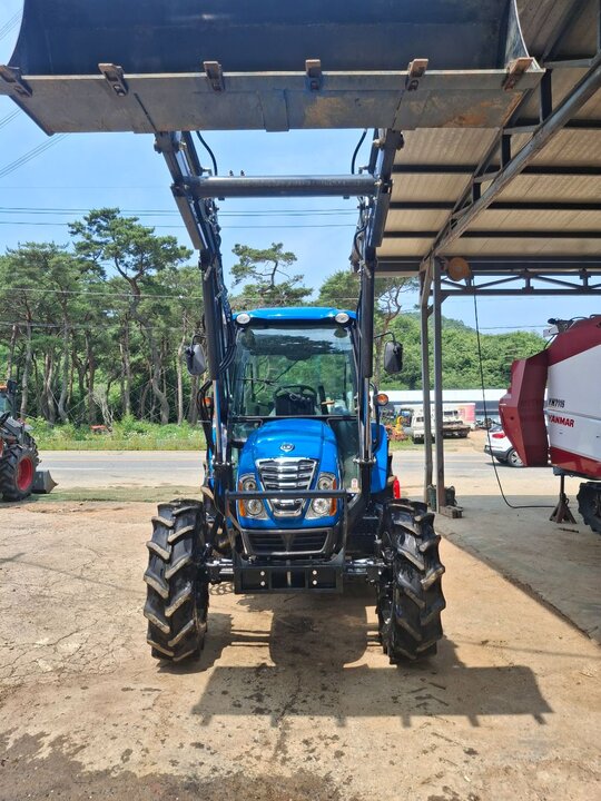 LS 트랙터 XU6155 (55.7마력) 앞좌측면