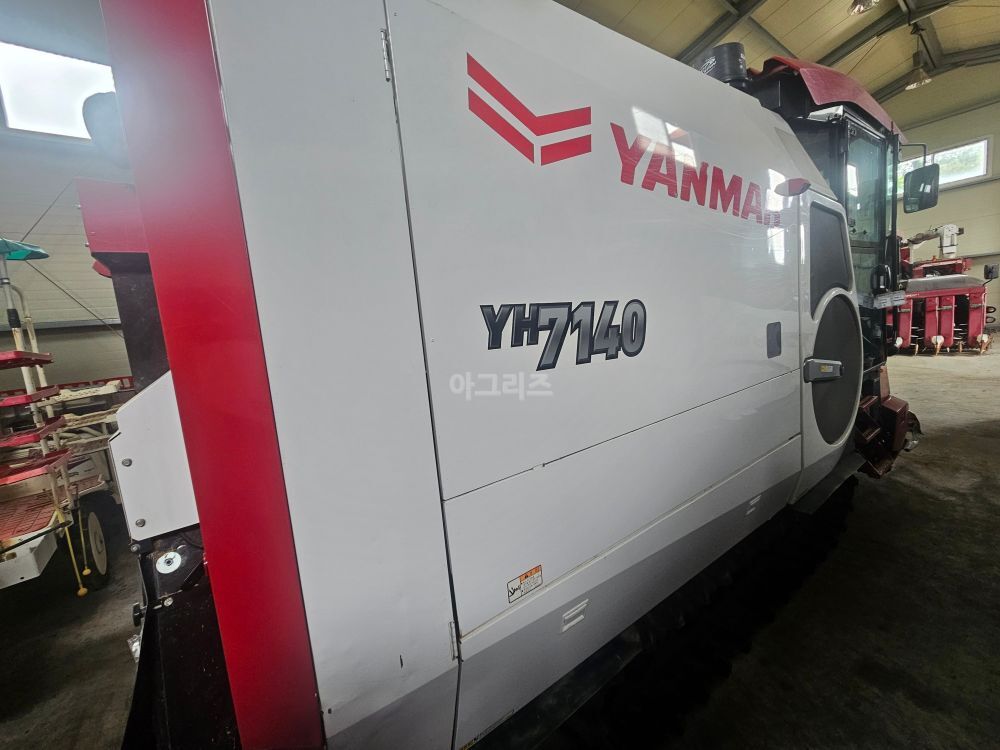 Yanmar Combine Harvester YH7140 (7Rows) 뒤우측면