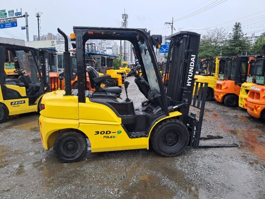 Hyundai Forklift 30D-9 (3.0톤) 앞좌측면